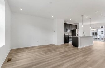 1060 E Oakton St in Des Plaines, IL - Building Photo - Building Photo