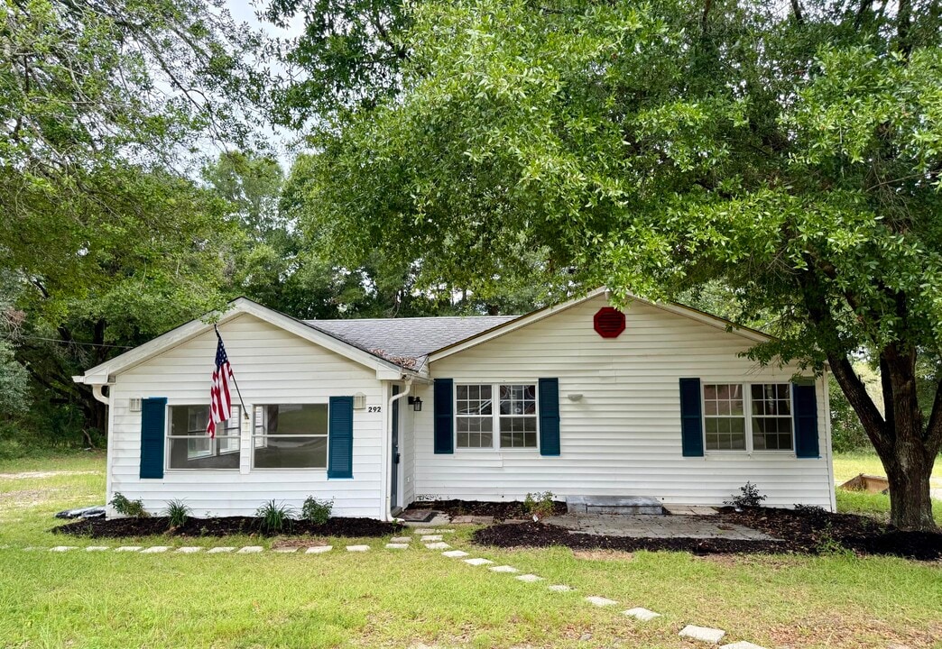 292 Holland St in Crestview, FL - Building Photo
