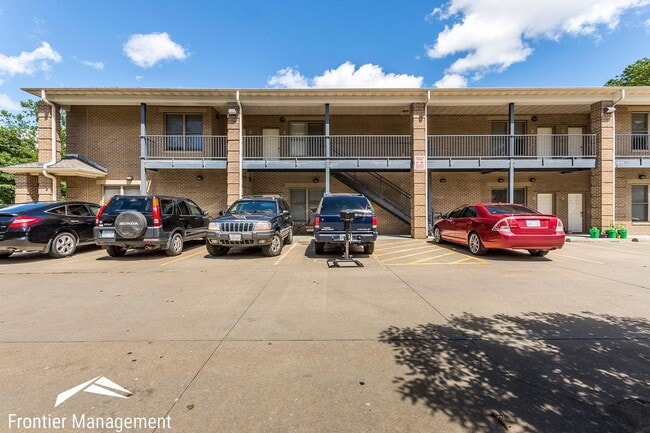 901 Moro St in Manhattan, KS - Building Photo - Building Photo