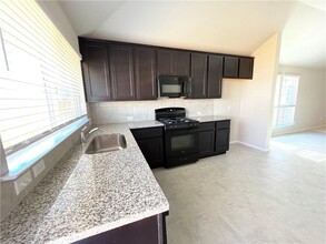 138 White Dunes Dr in Maxwell, TX - Building Photo - Building Photo