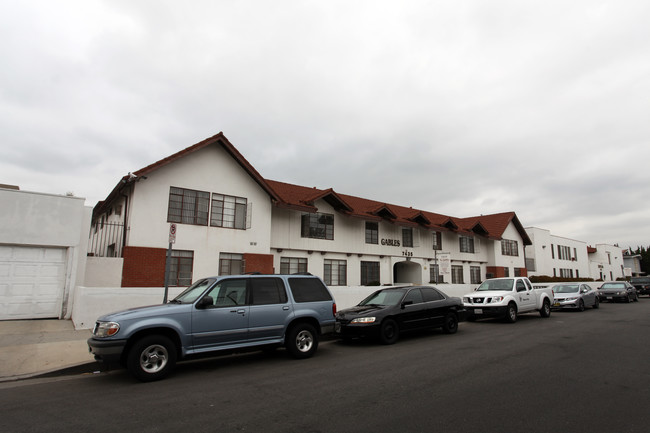 The Gables Apartments in Reseda, CA - Building Photo - Building Photo