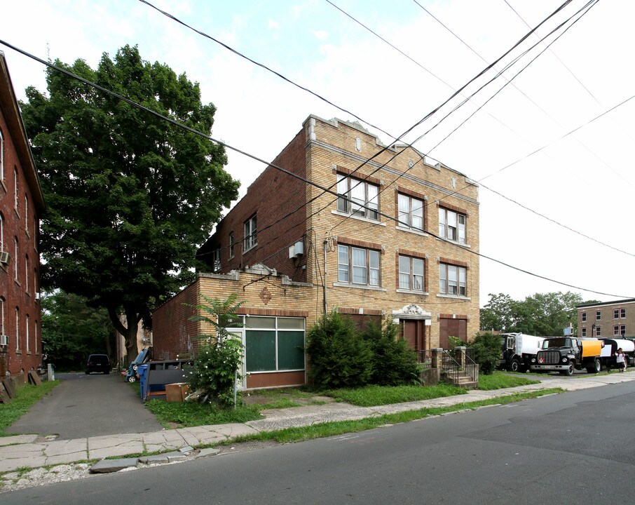 217-219 High St in New Britain, CT - Building Photo