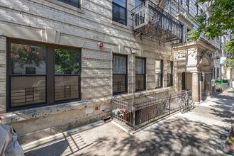 560 W 144th St in New York, NY - Foto de edificio - Building Photo