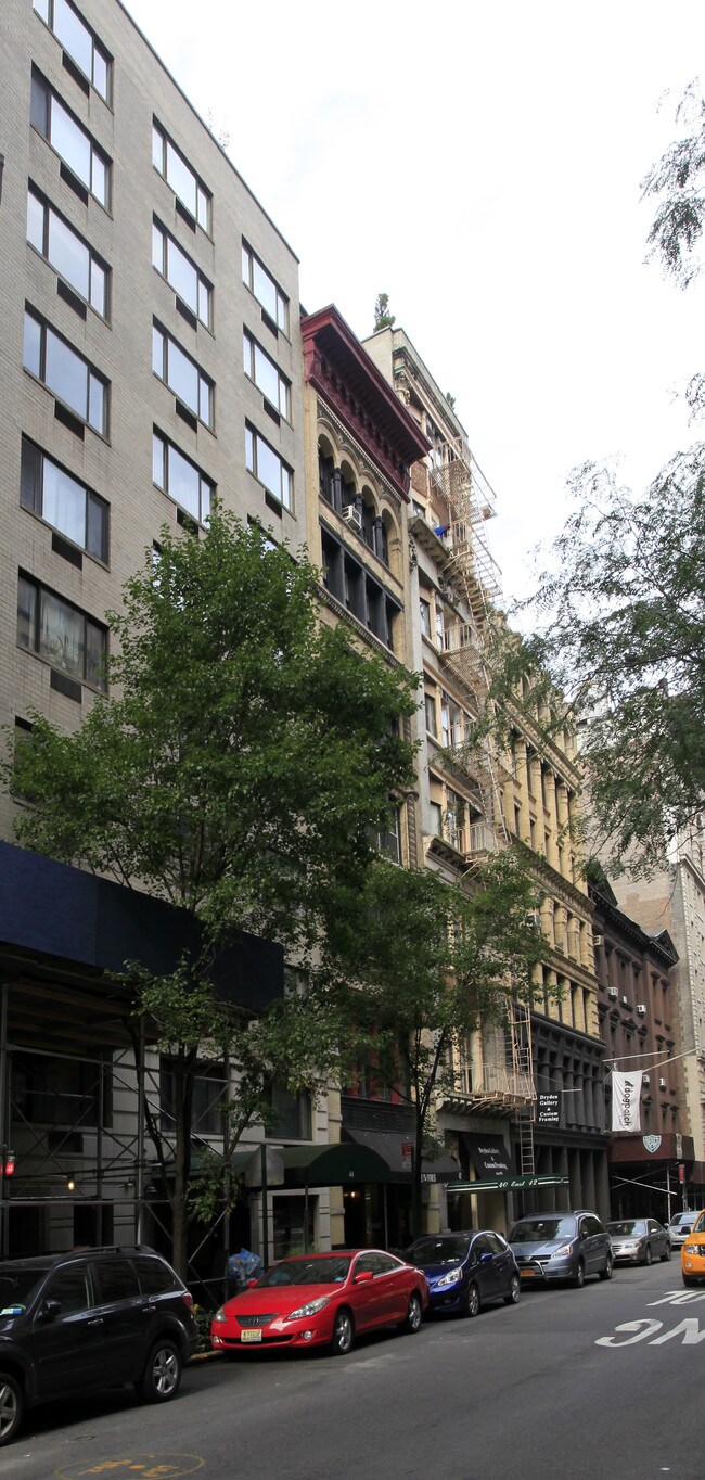 42 E 12th St in New York, NY - Building Photo - Building Photo