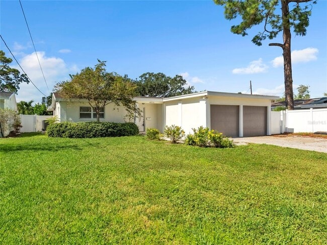 4870 Venetian Blvd NE in St. Petersburg, FL - Building Photo - Building Photo