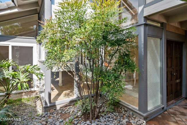 1433 Eastwind Cir in Westlake Village, CA - Building Photo - Building Photo