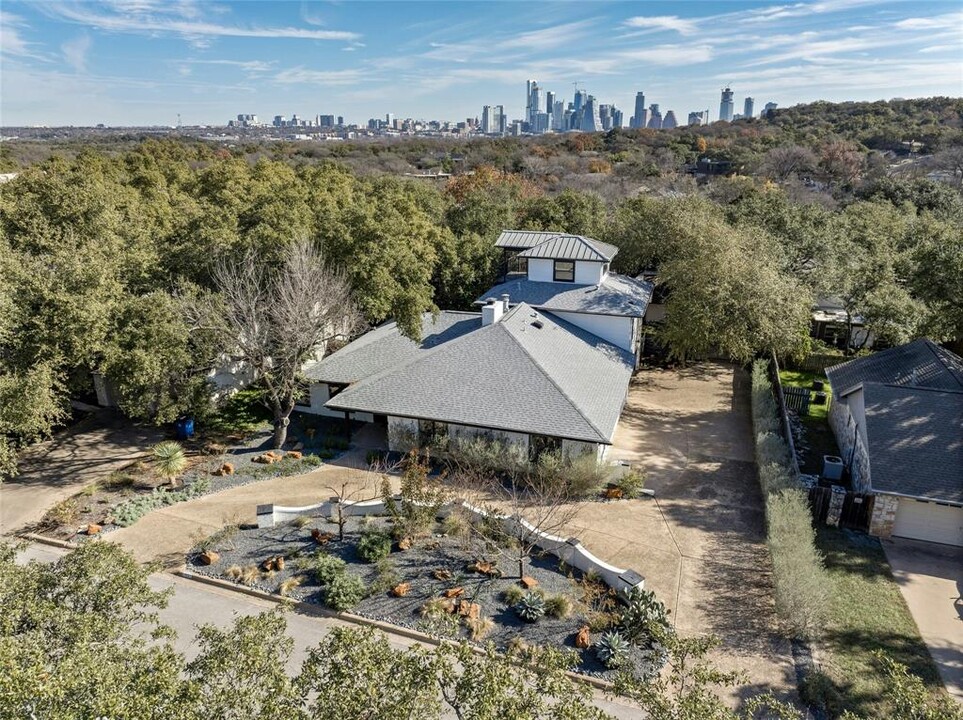 1901 Glencliff Dr in Austin, TX - Building Photo