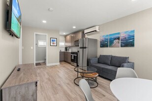 8 N St in Hampton, NH - Building Photo