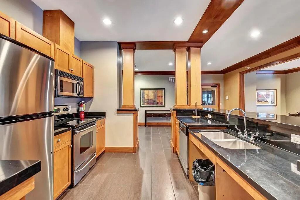 13570 Technology Dr. in Eden Prairie, MN - Building Photo