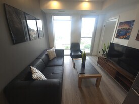 160 Mutual St in Toronto, ON - Building Photo