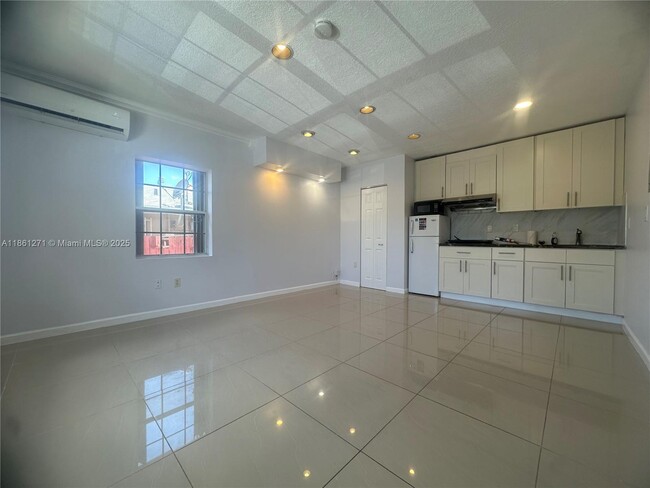 3465 NW 5th St in Miami, FL - Building Photo - Building Photo