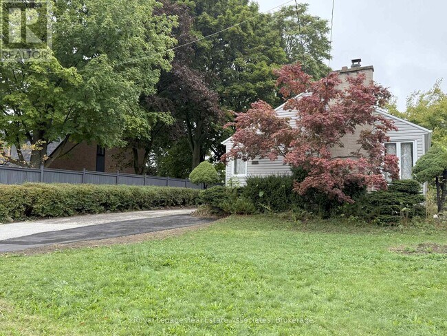 1227 Argreen Rd in Mississauga, ON - Building Photo - Building Photo