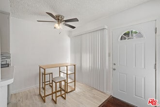 2437 Exposition Pl in Los Angeles, CA - Building Photo - Building Photo