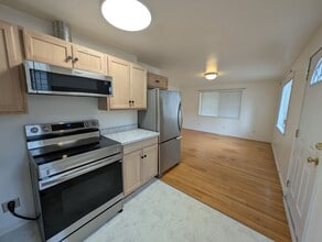 1811 SW 317th Pl in Federal Way, WA - Foto de edificio - Building Photo