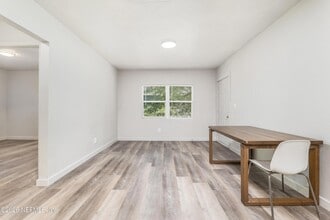 231 E 16th St, Unit 4 in Jacksonville, FL - Foto de edificio - Building Photo