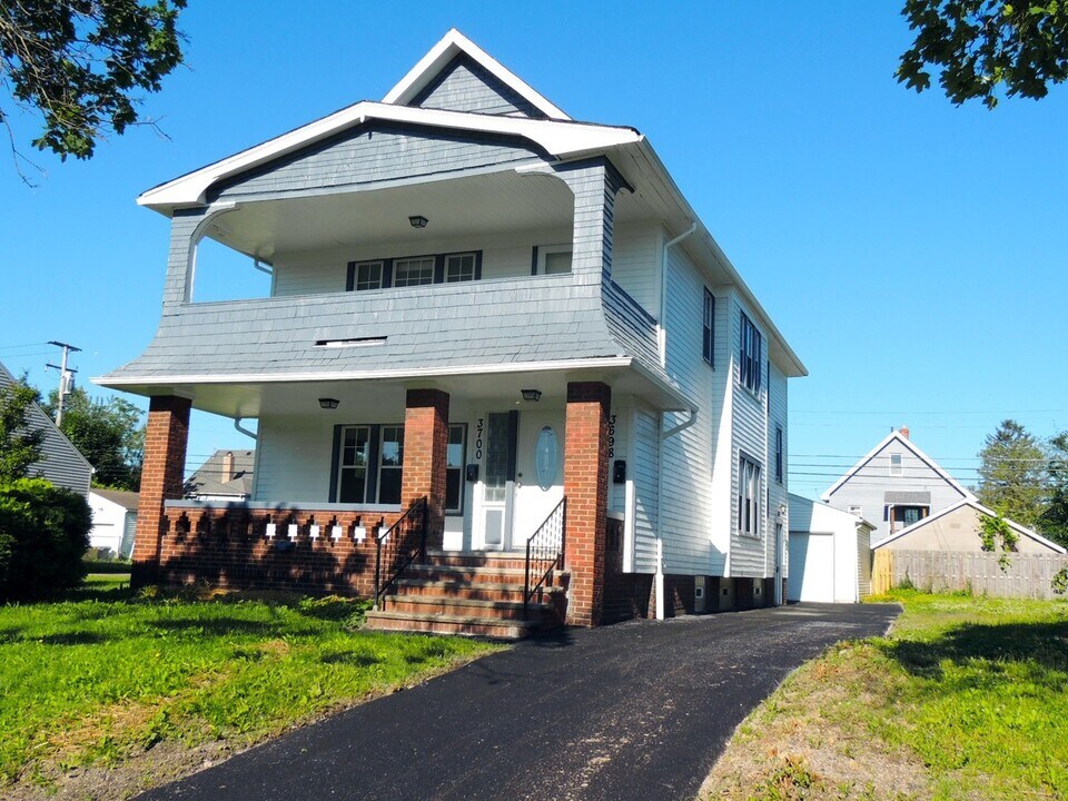 3698 Menlo Rd in Shaker Heights, OH - Building Photo