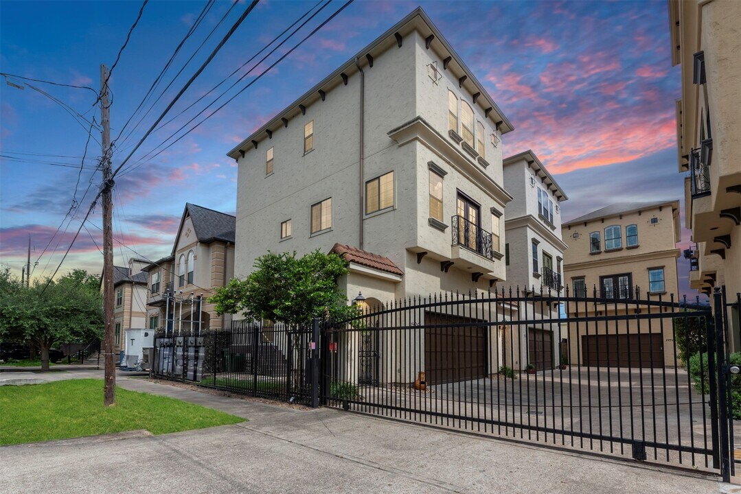 1426 W 21st St in Houston, TX - Building Photo