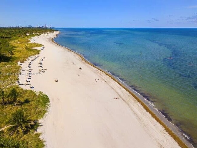 251 Crandon Blvd in Key Biscayne, FL - Building Photo - Building Photo