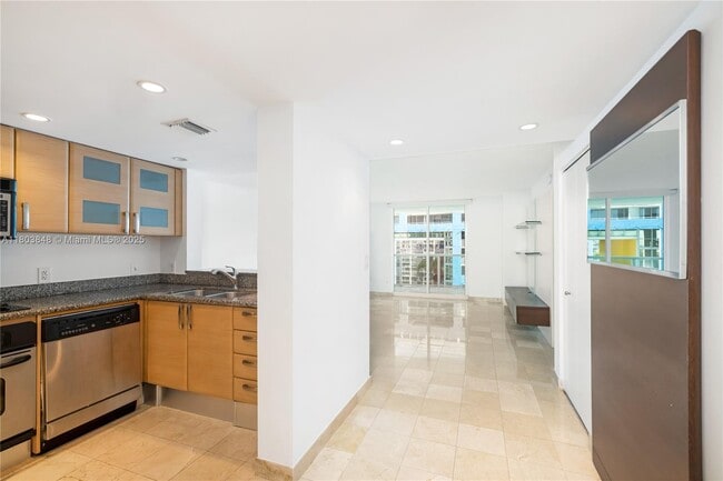 2101 Brickell Ave, Unit 1103 in Miami, FL - Building Photo - Building Photo