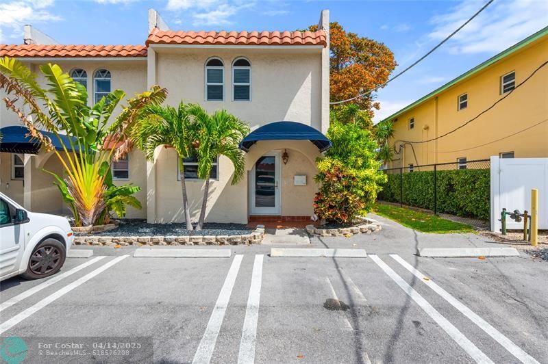 1861 SE 4th St in Pompano Beach, FL - Foto de edificio