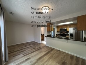 6632 Markley Way in Carmichael, CA - Building Photo - Building Photo