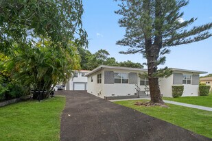 1219 NW 33rd St, Unit 1 in Miami, FL - Building Photo