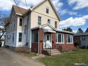 316 W Main St in Milford, CT - Building Photo - Building Photo