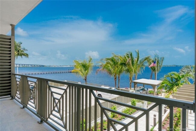 property at 41 SW Seminole St