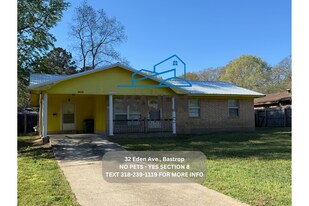 32 Eden Ave in Bastrop, LA - Building Photo