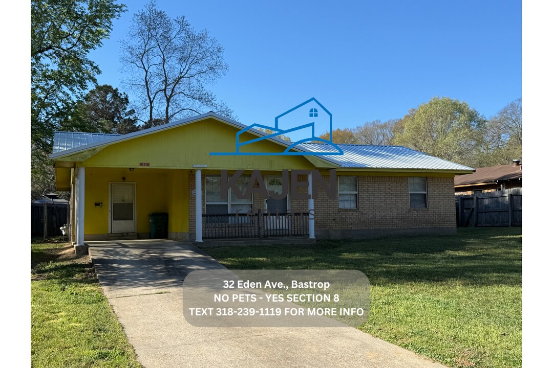 32 Eden Ave in Bastrop, LA - Building Photo