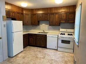 60 Carriage Path S in Milford, CT - Building Photo - Building Photo