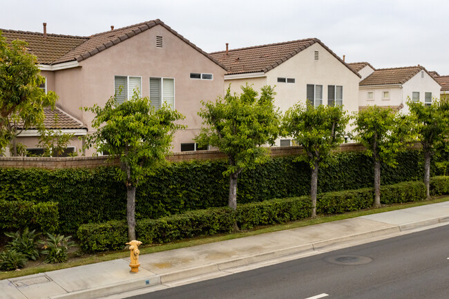 10302-10312 Garden Grove Blvd in Garden Grove, CA - Foto de edificio - Building Photo