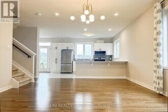 324 Canadensis Ln in Ottawa, ON - Building Photo - Building Photo
