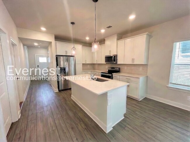 204 Douglas Bend Rd in Gallatin, TN - Foto de edificio - Building Photo