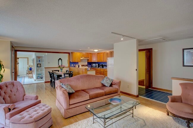 48 Southampton Rd, Unit Front in Westhampton, MA - Building Photo - Building Photo