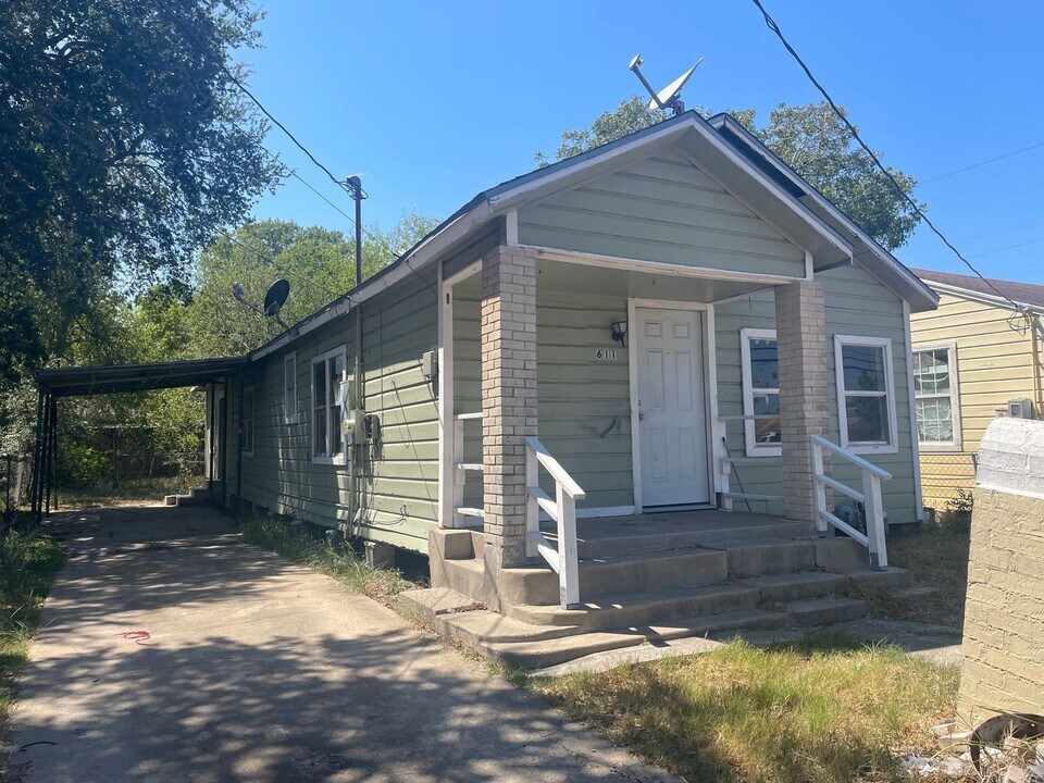 611 Elesa St in Corpus Christi, TX - Building Photo