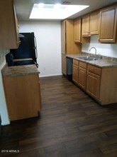 3810 N Maryvale Pkwy-Unit -APT 2036 in Phoenix, AZ - Building Photo - Building Photo