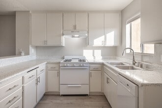 Fountain Creek Apartments in Long Beach, CA - Foto de edificio - Interior Photo