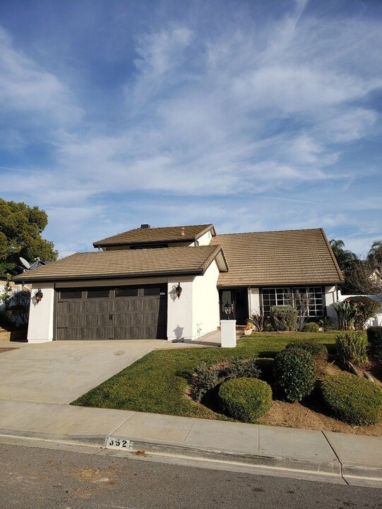 392 Tranquil Ln in Oak Park, CA - Building Photo