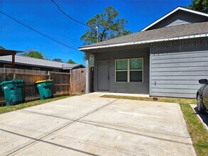903 Reeves St in Conroe, TX - Building Photo - Building Photo