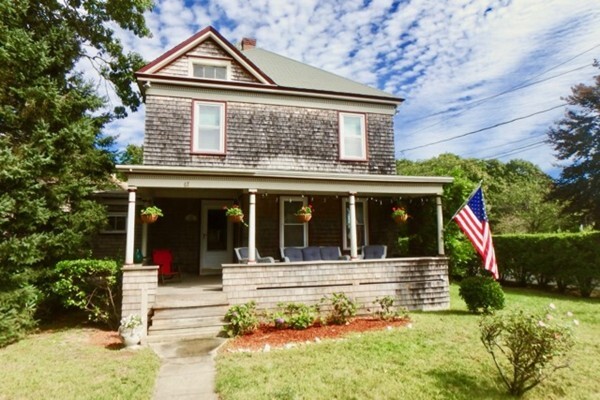 67 New York Ave in Oak Bluffs, MA - Building Photo