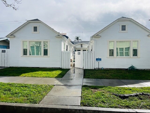 260 Coronado Ave, Unit 4 in Long Beach, CA - Building Photo