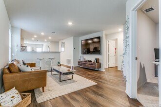 5911 Bluestem Wy in San Antonio, TX - Building Photo - Building Photo