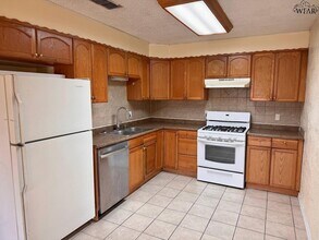 1612 Phoenix Dr in Wichita Falls, TX - Building Photo - Building Photo