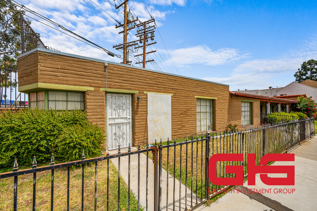 5819 Montebello Park Way in East Los Angeles, CA - Building Photo - Building Photo