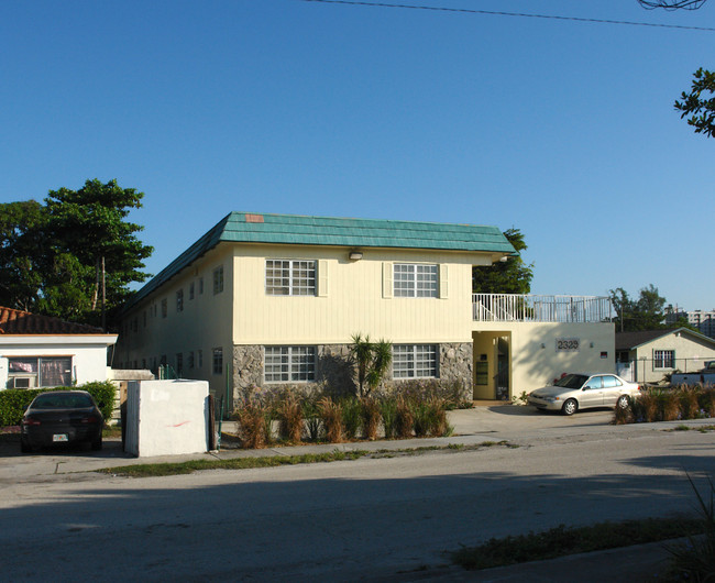 2329 Monroe St in Hollywood, FL - Building Photo - Building Photo