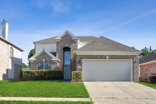 1333 Mill Wood Ln in Garland, TX - Building Photo