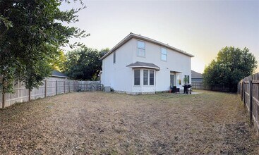 541 Zebra Dr in Kyle, TX - Foto de edificio - Building Photo