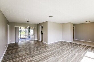 7401 NW 84th St in Tamarac, FL - Building Photo - Building Photo