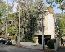 11425 Rochester Ave in Los Angeles, CA - Building Photo